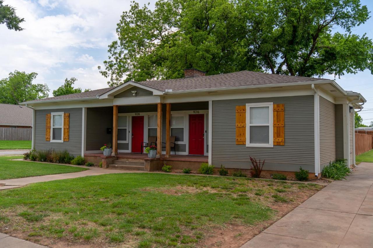 Rock & Roll House, Fiber Internet, Roku Tv, Washer & Dryer, By Dt Chickasha & Leg Lamp! Exterior foto